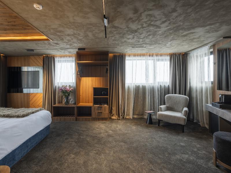 Premier Luxury Mountain Resort image