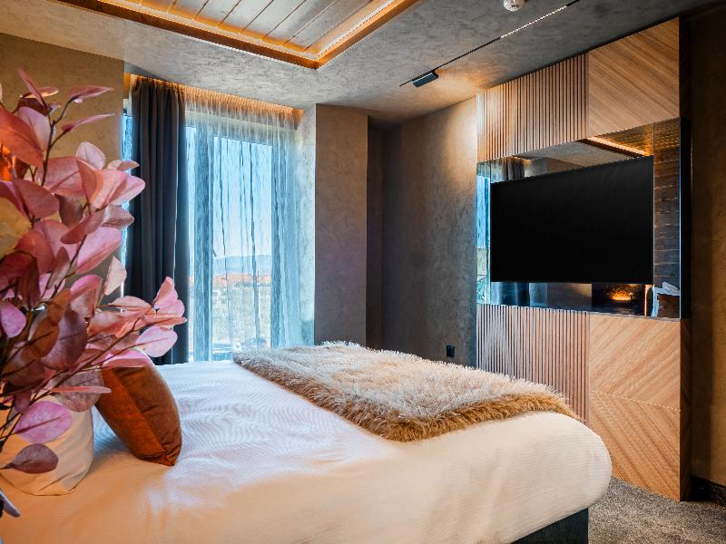 Premier Luxury Mountain Resort image