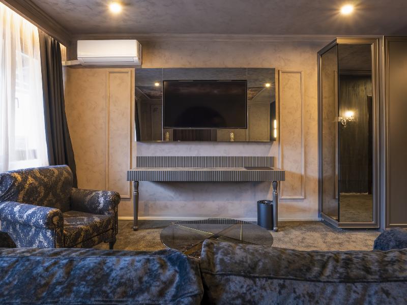 Premier Luxury Mountain Resort image