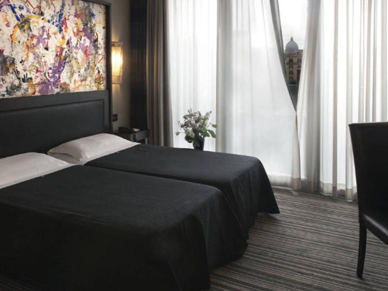 Twenty One Hotel image