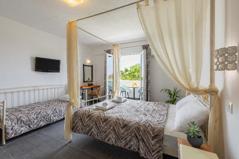 DOUBLE Accessible-Queen Size Bed
