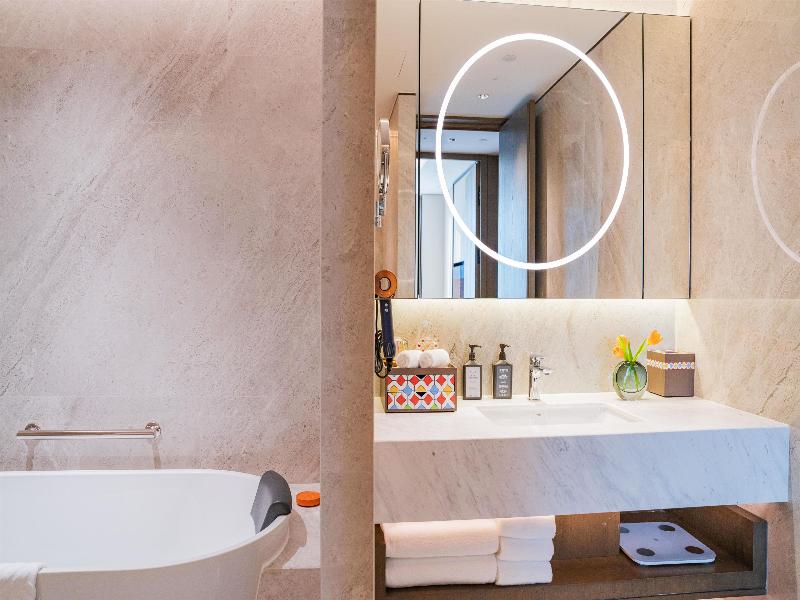 Yuexiu Hotel Guangzhou, Curio Collection by Hilton image
