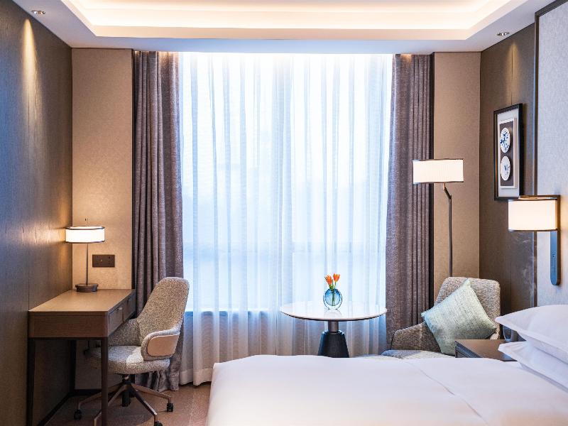 Yuexiu Hotel Guangzhou, Curio Collection by Hilton image