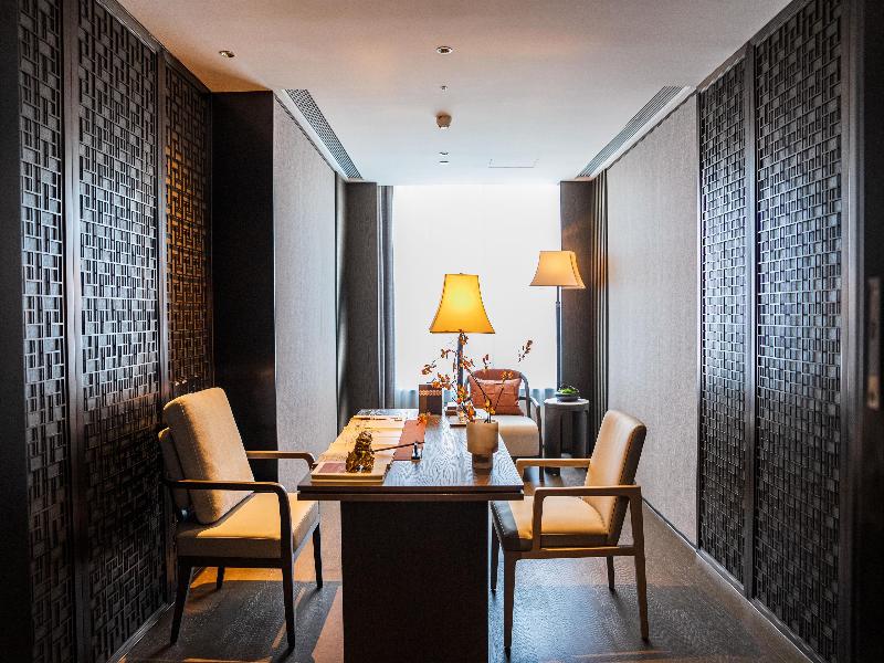 Yuexiu Hotel Guangzhou, Curio Collection by Hilton image
