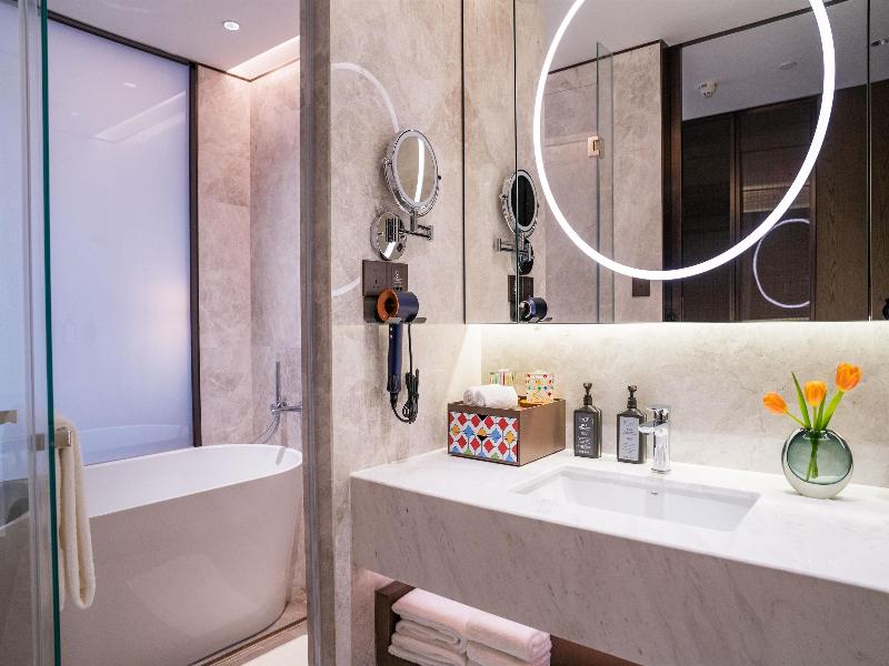 Yuexiu Hotel Guangzhou, Curio Collection by Hilton image
