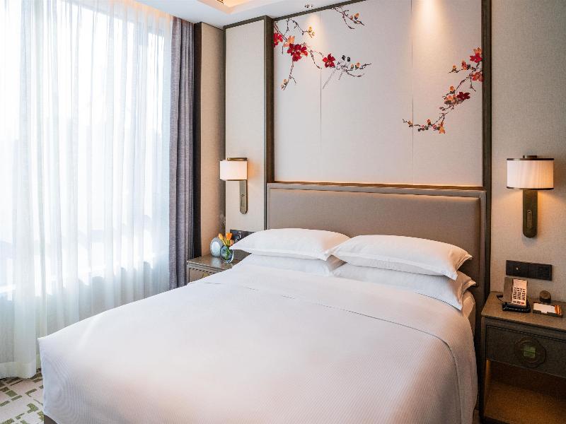 Yuexiu Hotel Guangzhou, Curio Collection by Hilton image