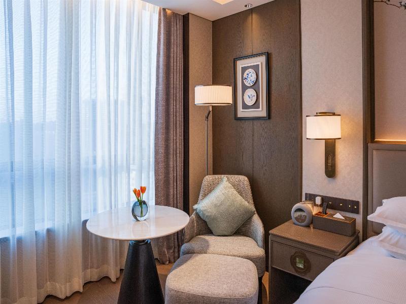 Yuexiu Hotel Guangzhou, Curio Collection by Hilton image