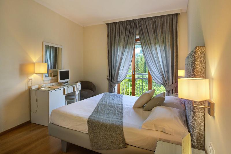 Hotel Regina Sorrento image