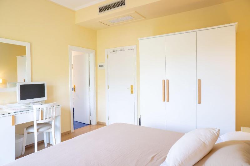 Hotel Regina Sorrento image