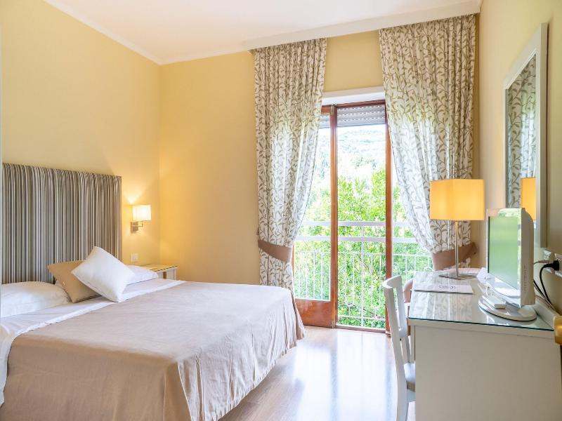 Hotel Regina Sorrento image
