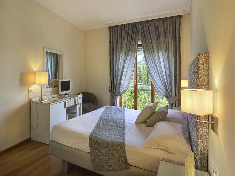 Hotel Regina Sorrento image
