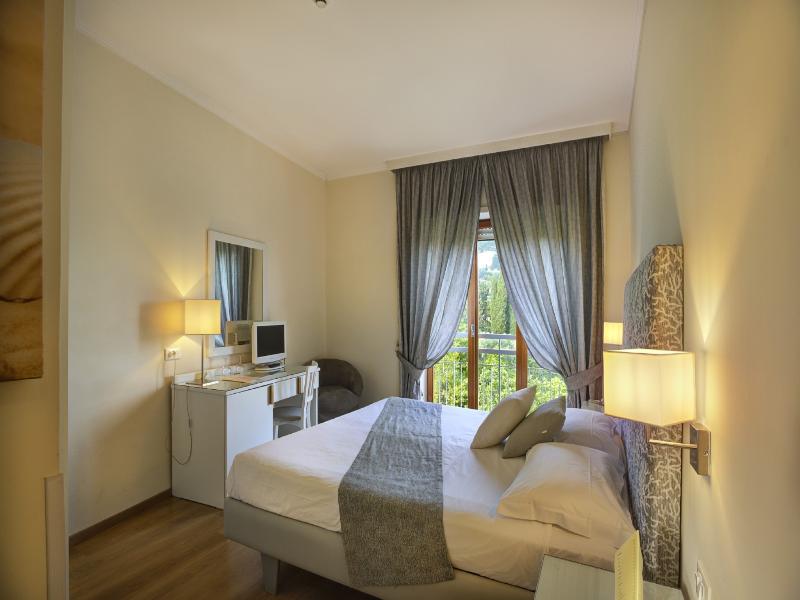 Hotel Regina Sorrento image