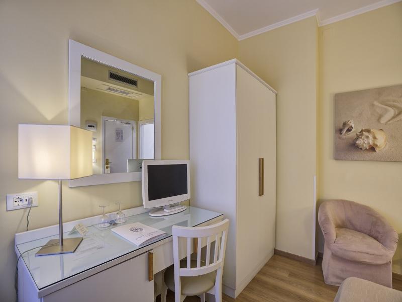 Hotel Regina Sorrento image