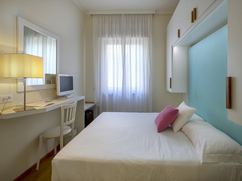 Hotel Regina Sorrento image