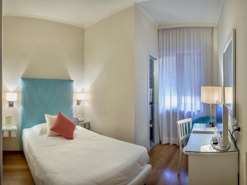 Hotel Regina Sorrento image