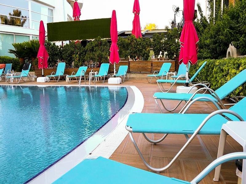 The Corner Park Hotel image