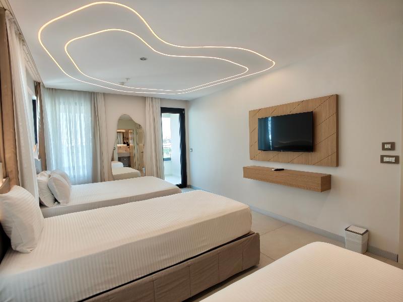 The Corner Park Hotel image