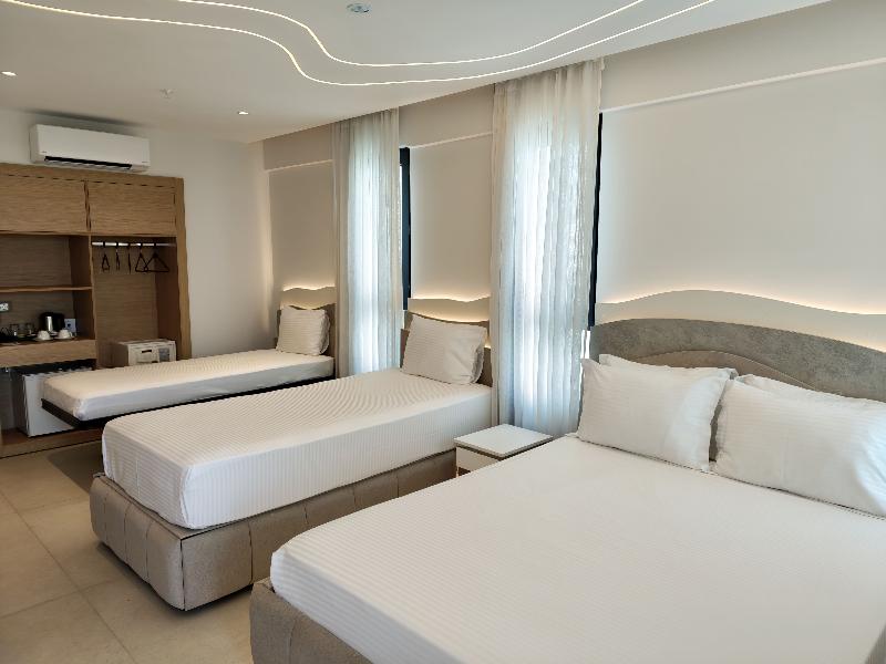 The Corner Park Hotel image