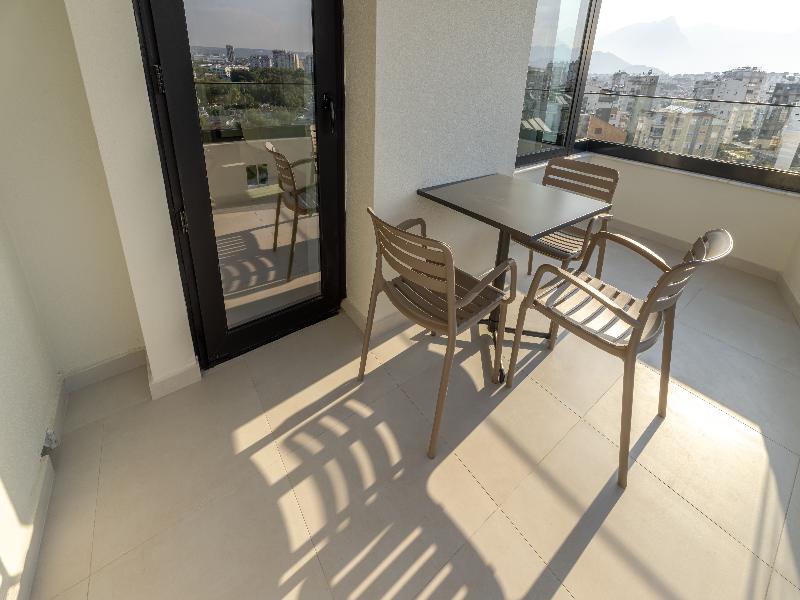 The Corner Park Hotel image