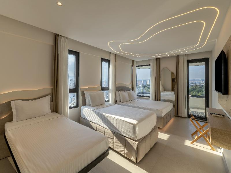 The Corner Park Hotel image