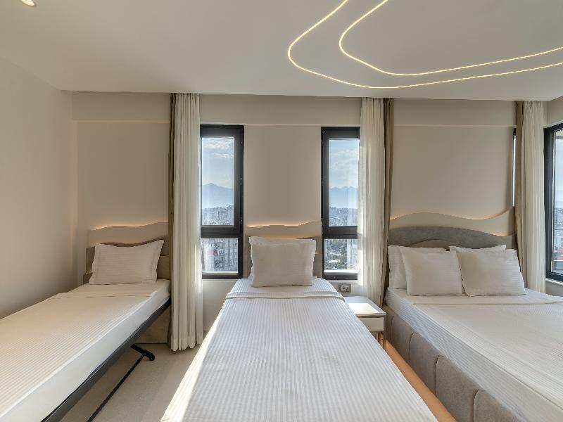 The Corner Park Hotel image