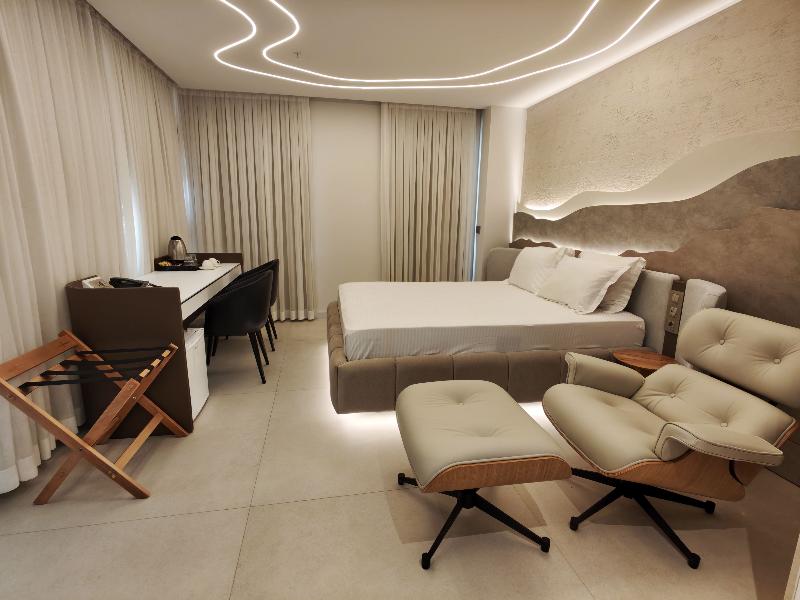 The Corner Park Hotel image