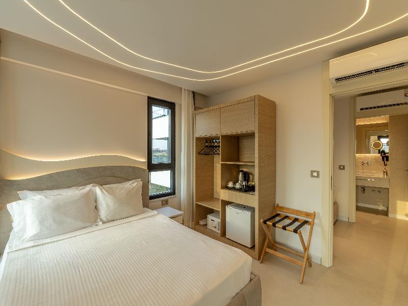 The Corner Park Hotel image