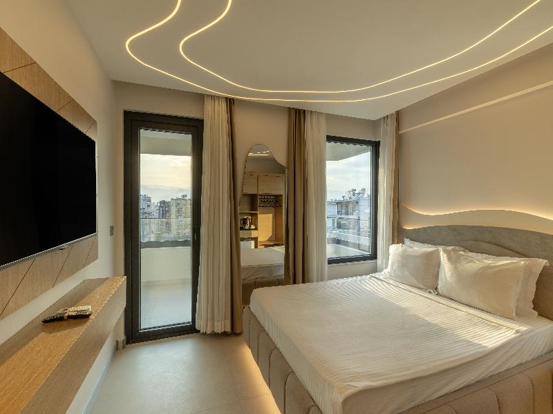 The Corner Park Hotel image