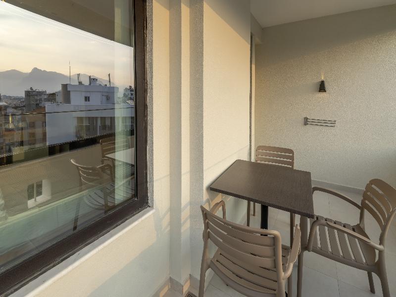 The Corner Park Hotel image