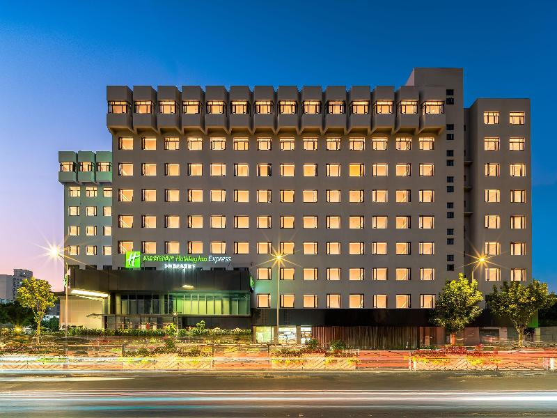 Holiday Inn Express Shanghai Changyang Road image