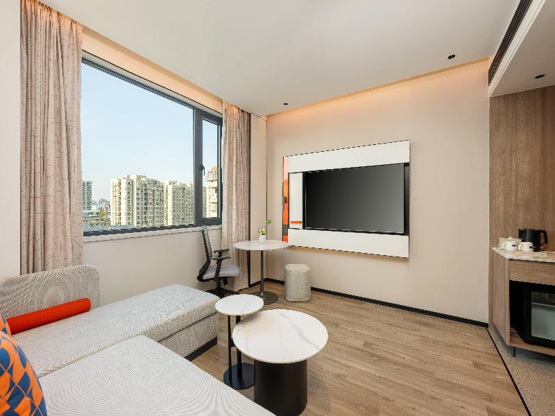 Holiday Inn Express Shanghai Changyang Road image