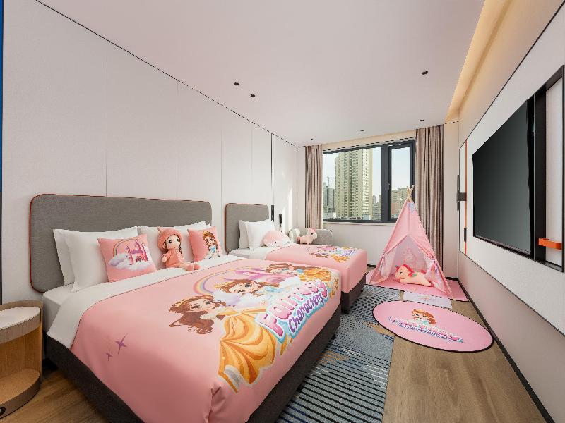 Holiday Inn Express Shanghai Changyang Road image