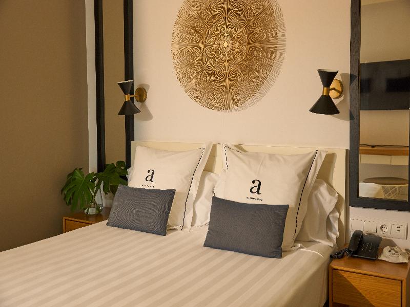 Almirante Hotel image
