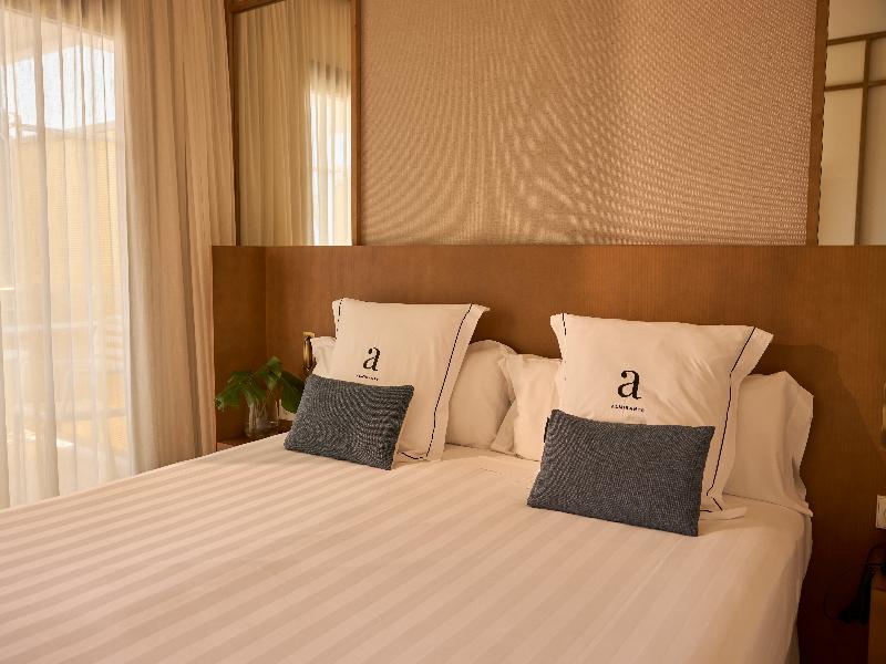 Almirante Hotel image