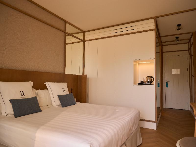 Almirante Hotel image