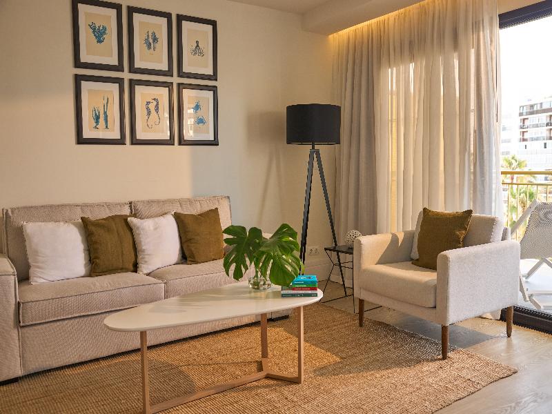 Almirante Hotel image