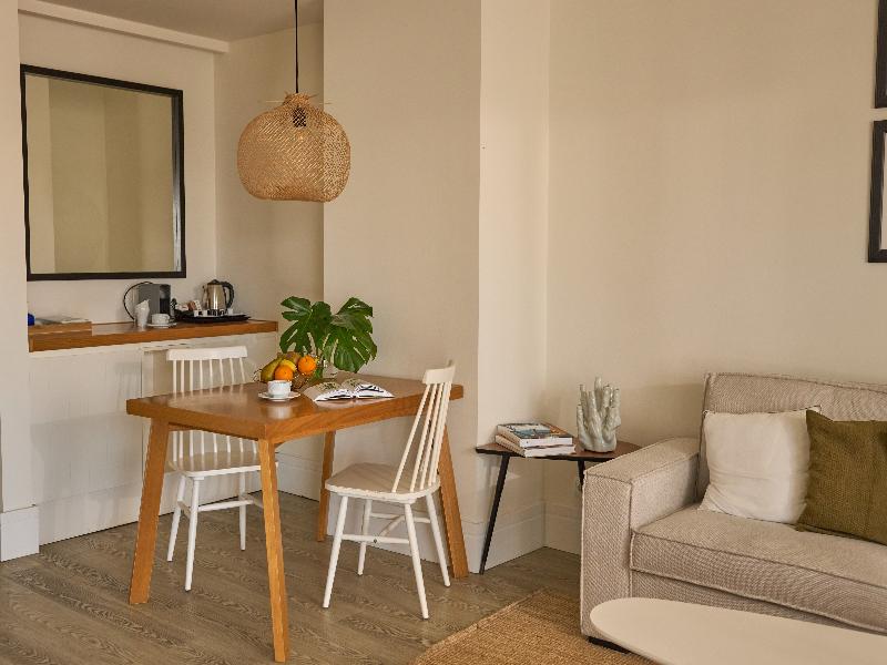 Almirante Hotel image