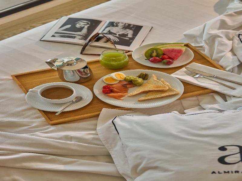 Almirante Hotel image