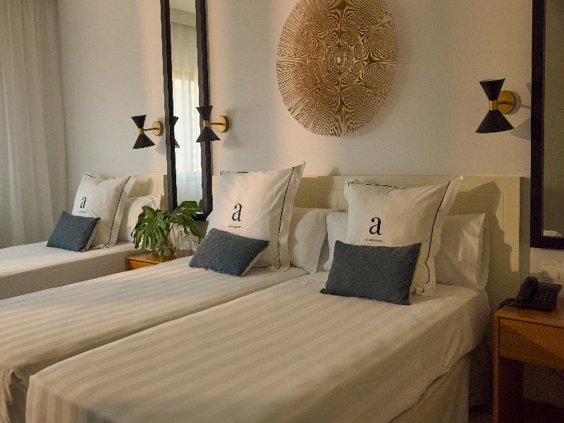 Almirante Hotel image