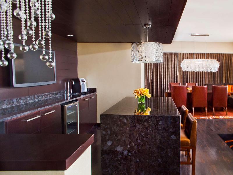 Stay in style at Hyatt Regency New Orleans