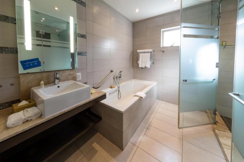 DoubleTree by Hilton Cape Town - Upper Eastside image