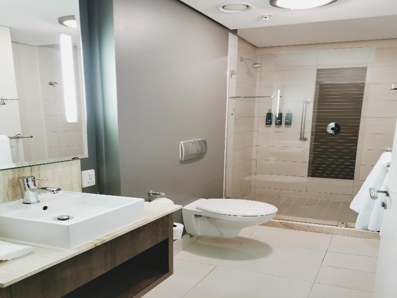 DoubleTree by Hilton Cape Town - Upper Eastside image