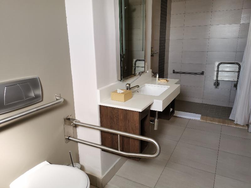 DoubleTree by Hilton Cape Town - Upper Eastside image