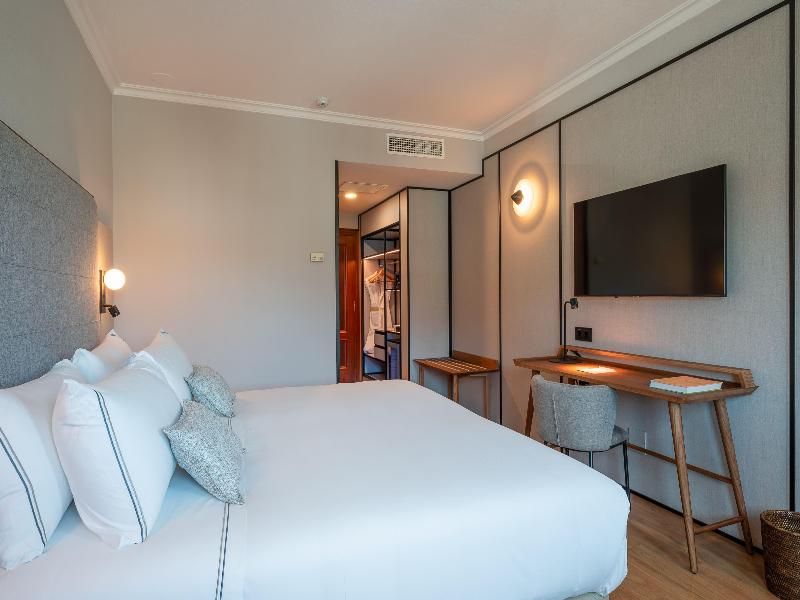 Hotel Santiago Plaza Affiliated By Melia image