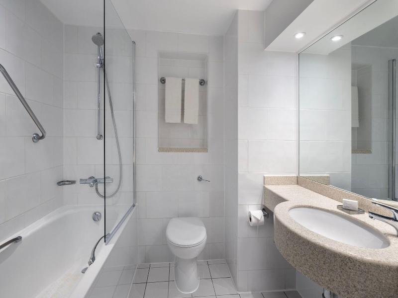 Delta Hotels by Marriott Swindon image