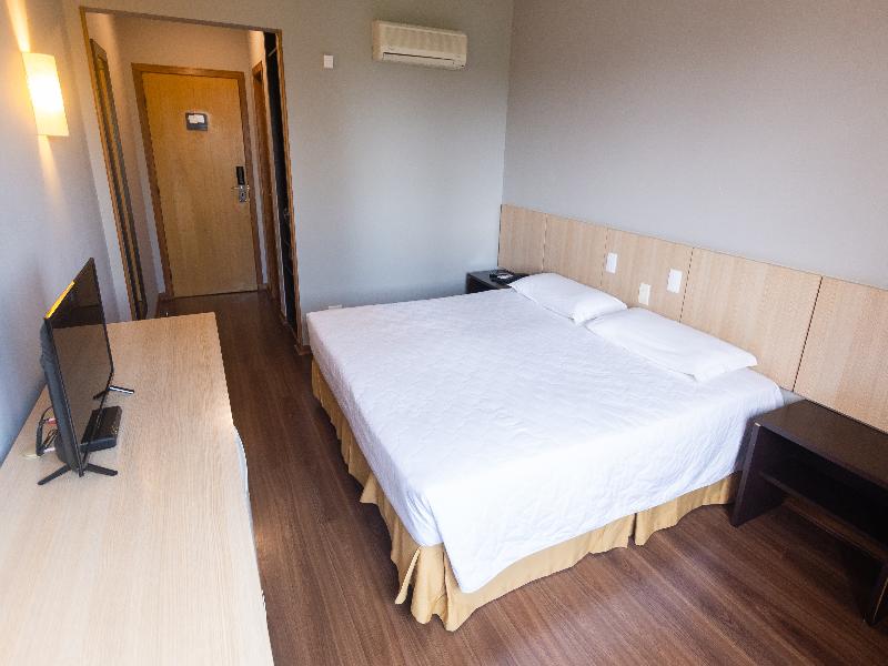 Hotel Campo Largo Express image