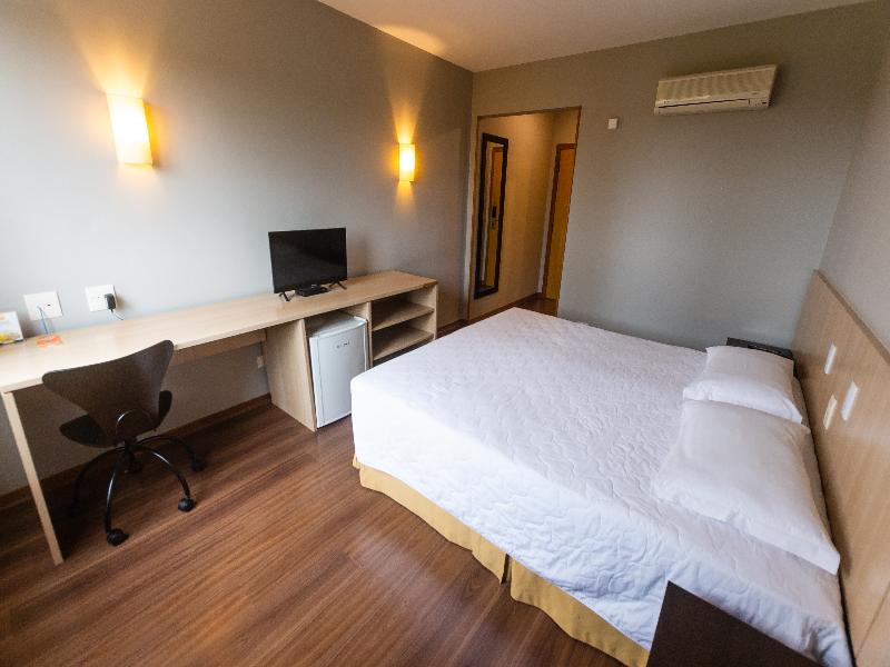 Hotel Campo Largo Express image