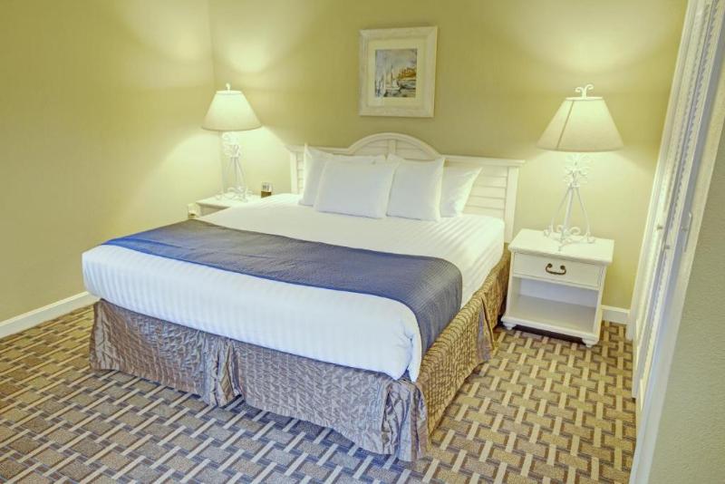Club Wyndham Newport Overlook image