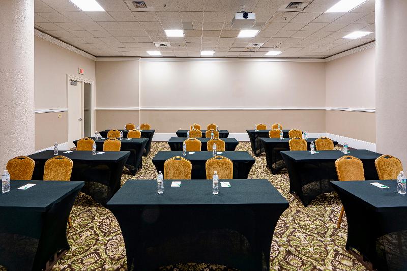 Wyndham Garden Hotel Baronne Plaza image