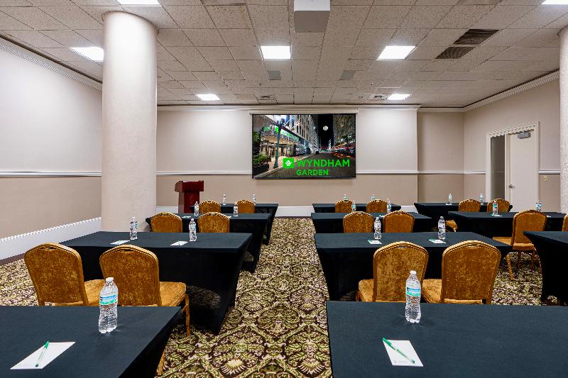 Wyndham Garden Hotel Baronne Plaza image